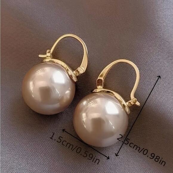Elegant Gold and Cream Pearl Earrings length 0.98 inches - Picture 3 of 3